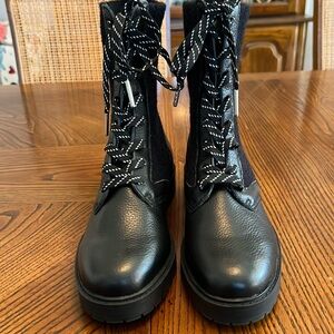 SPLENDID BLACK SCOUT BOOTS. NWOT. SIZE 6.